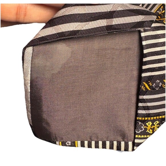 Vtg V2 Versace Mens Black Gold Baroque Striped Silk Tie 3.75" W x 57” L - Picture 4 of 9